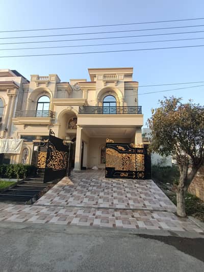 PRIME LOCATION 10 MARLA HOUSE FOR SALE