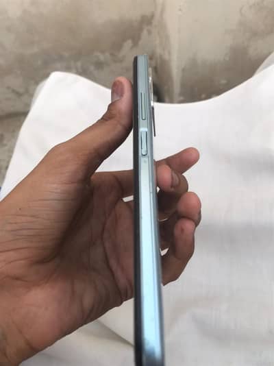 Vivo Y21 with complete Saman box  charger
