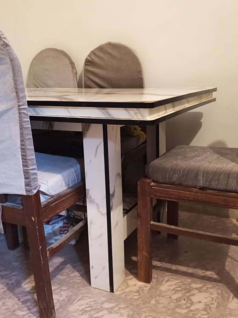 Dining table 0