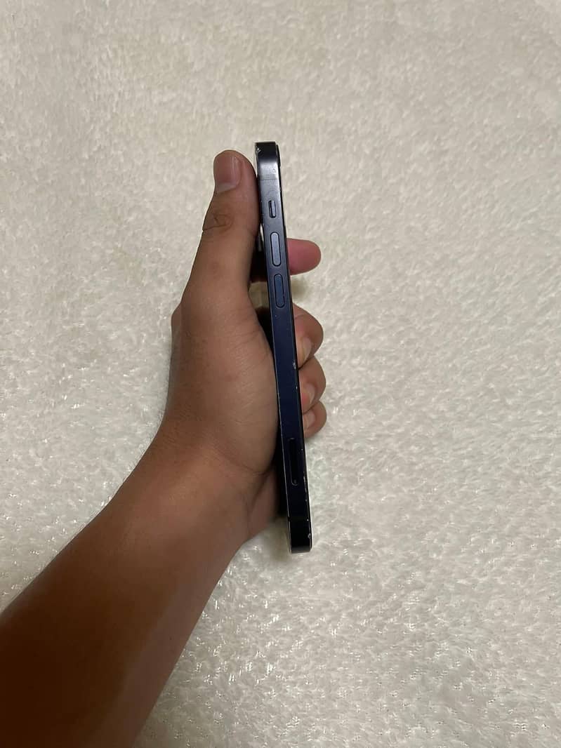 Apple iPhone 12 2