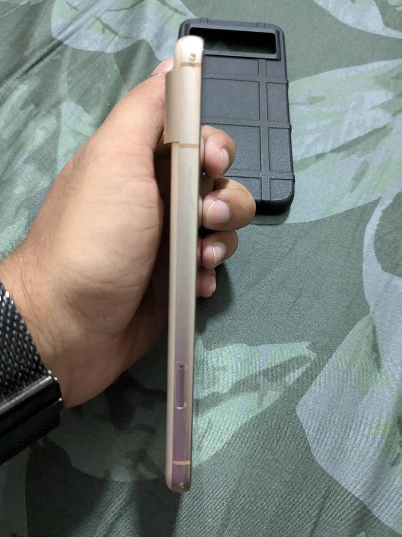 Google Pixel 8 4