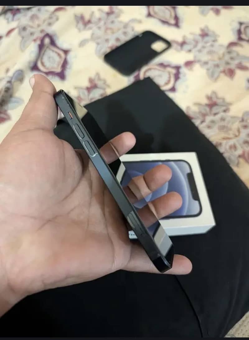 Apple iPhone 12 2
