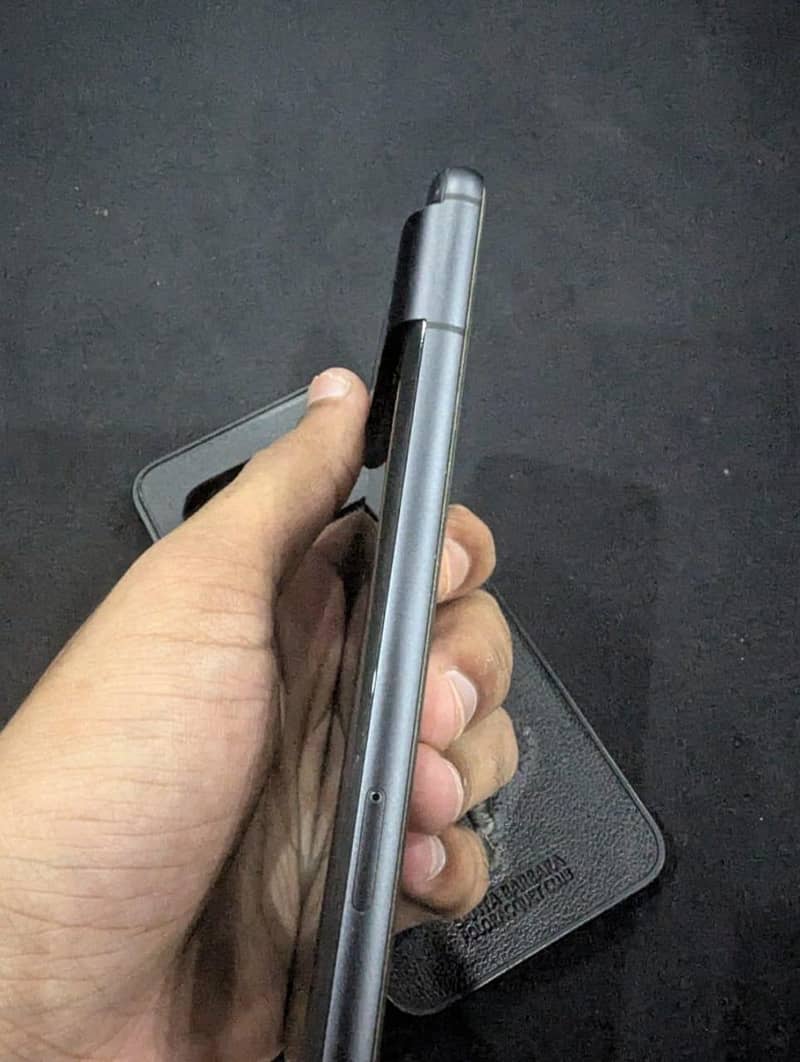 Google Pixel 8 4