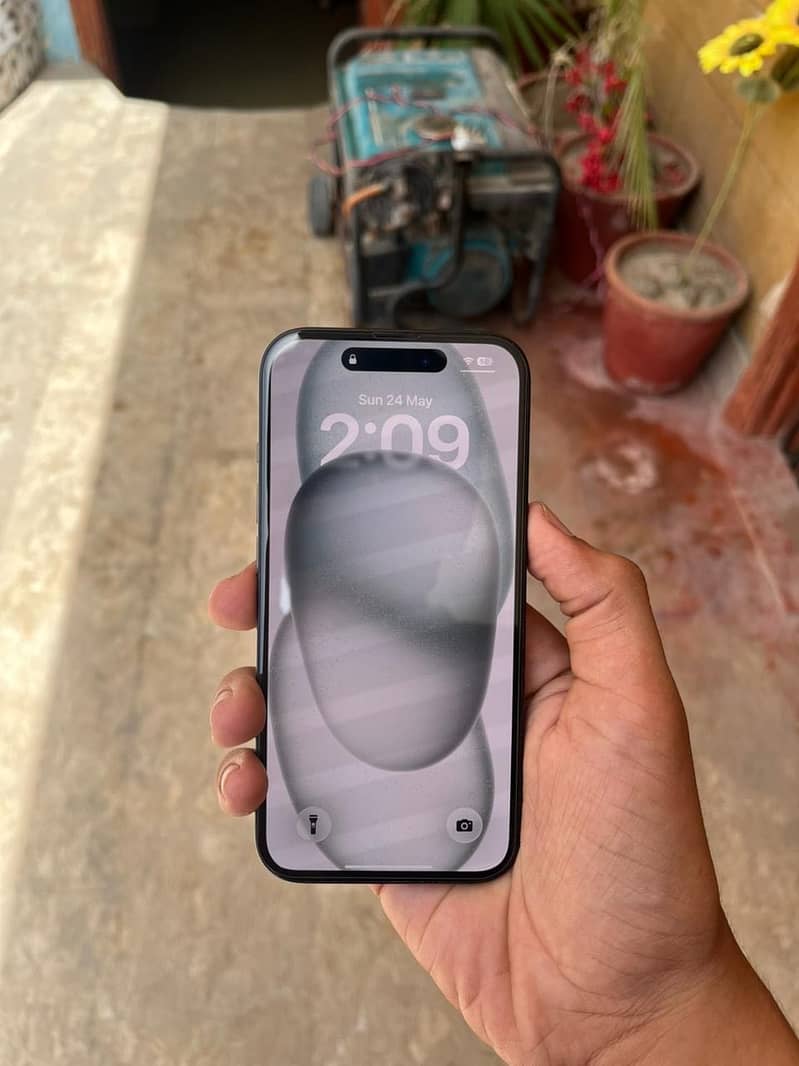 Apple iPhone 15 4