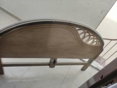 queen bed with side table