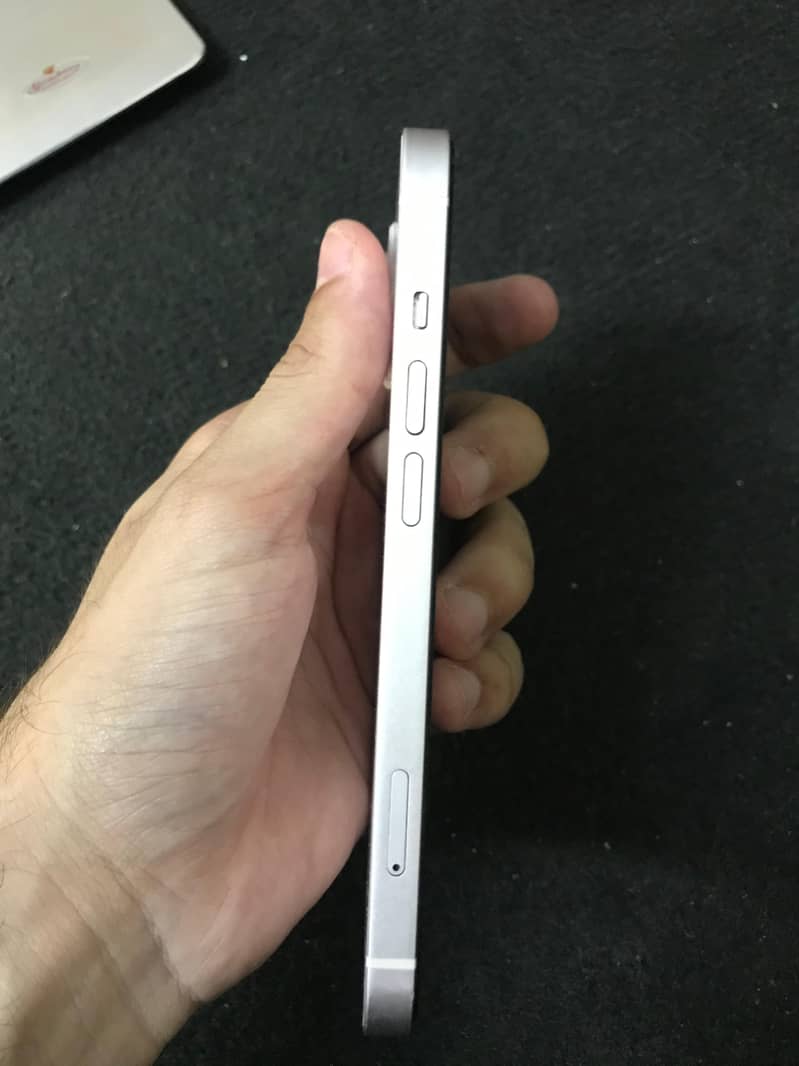 Apple iPhone 13 1