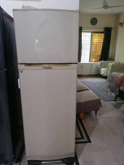 dawlance medium size fridge