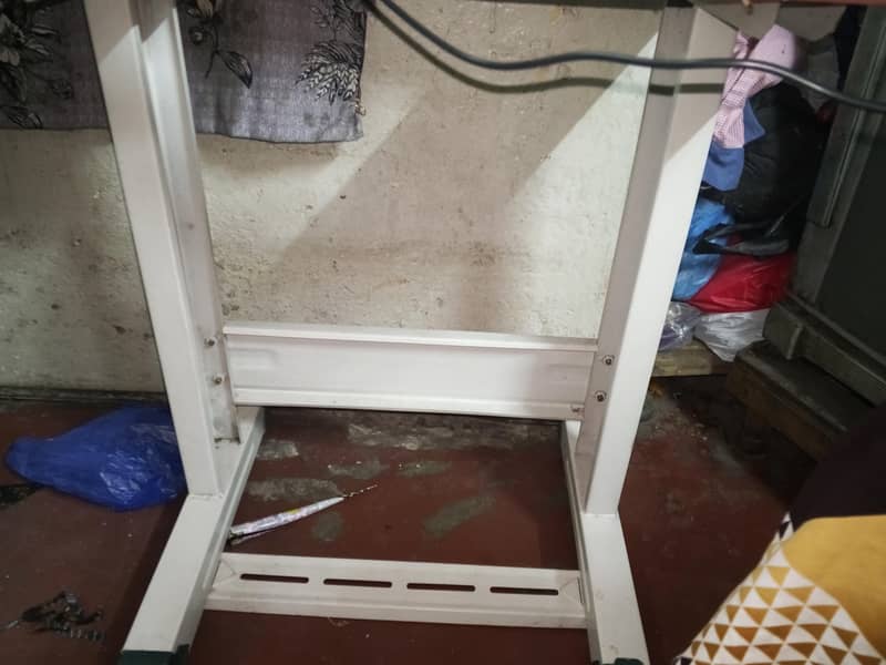 machine stand 1