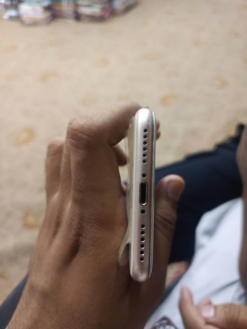 Apple iPhone 8 4