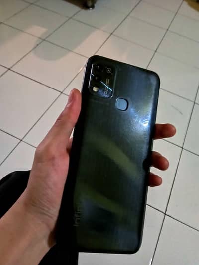 2 mobiles Infinix Hot 11 Play
