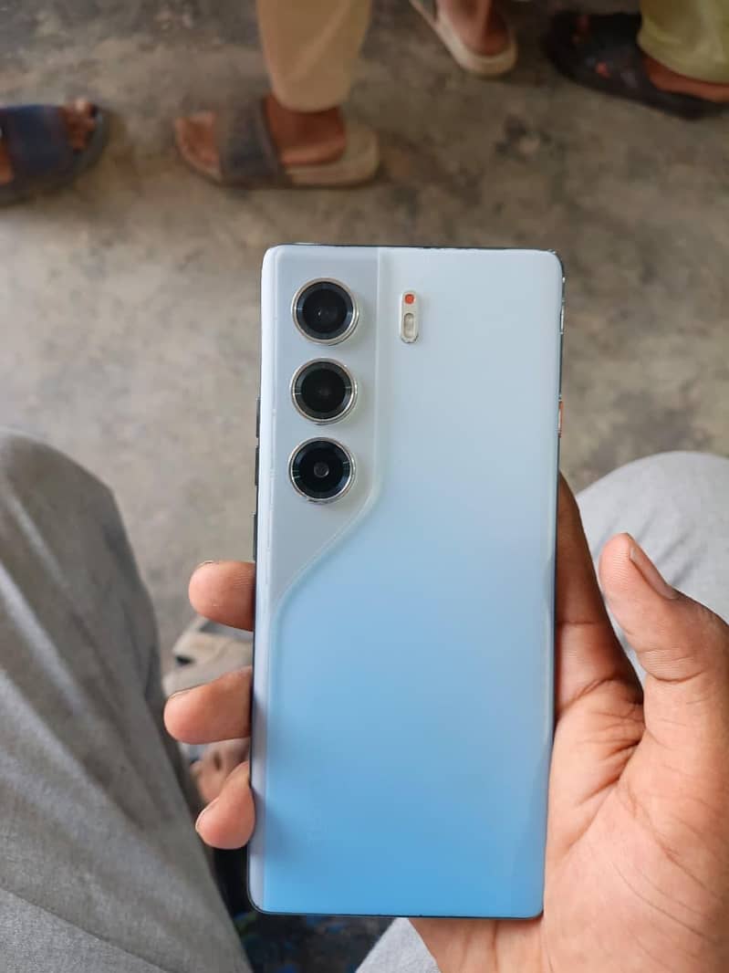 Tecno CAMON 40 Pro 1