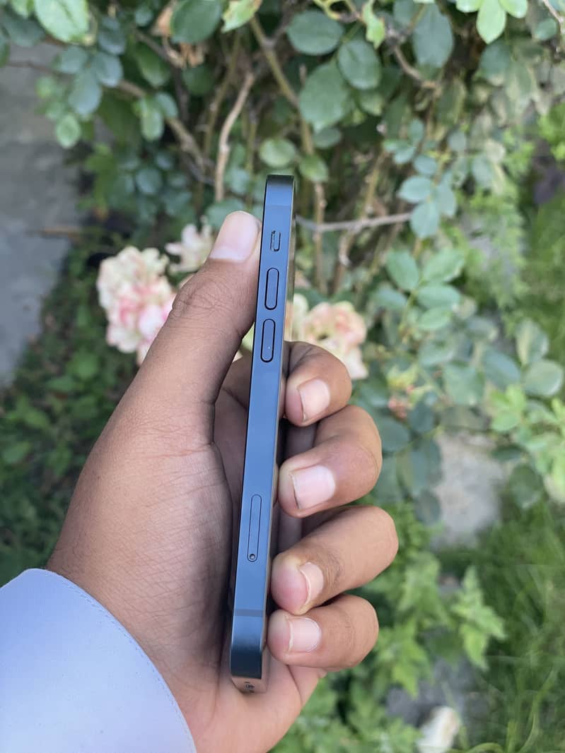 Apple iPhone 13 mini 2