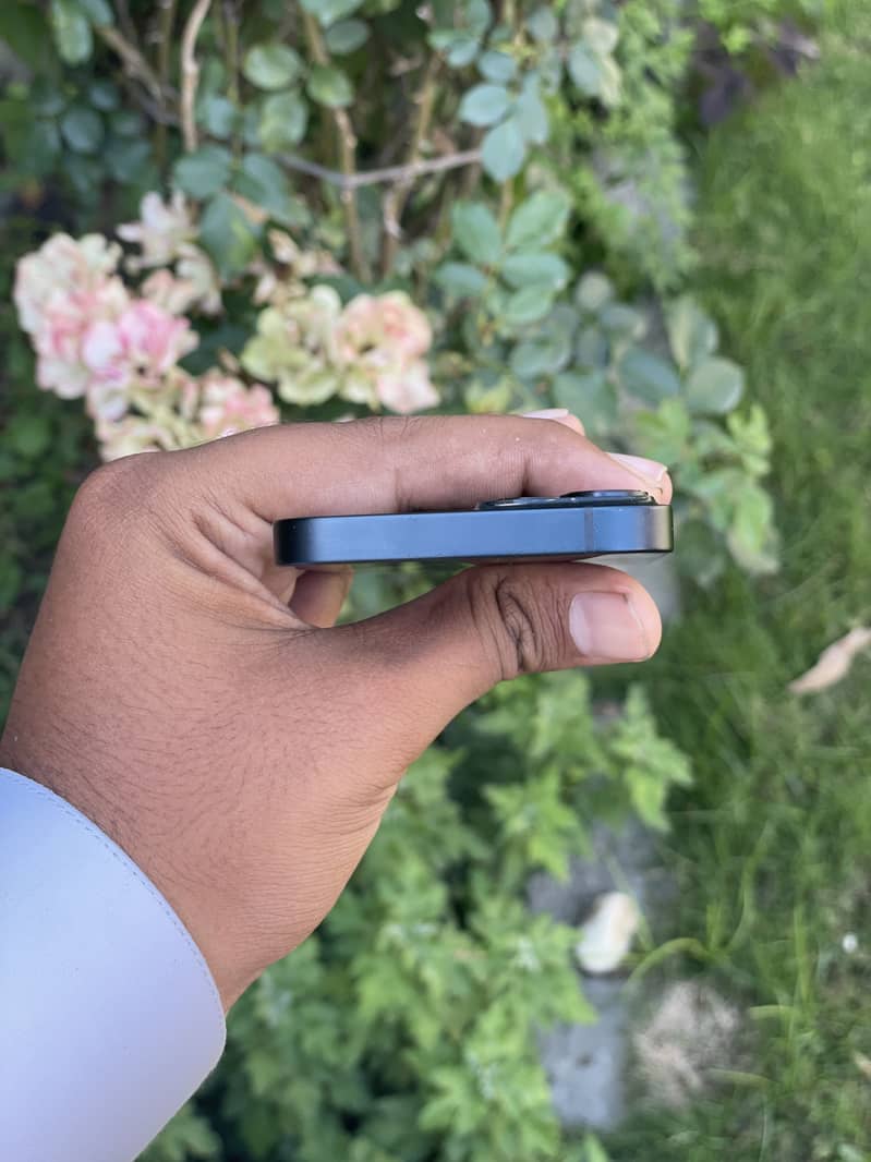 Apple iPhone 13 mini 3