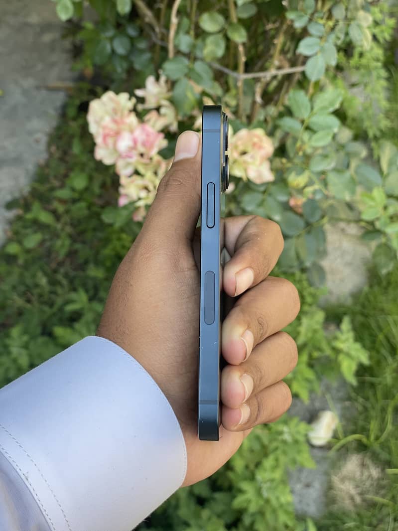 Apple iPhone 13 mini 4