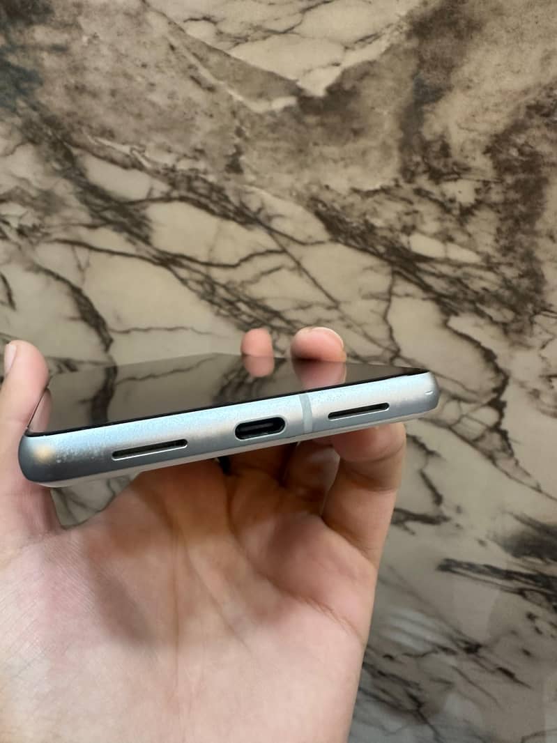 Google Pixel 7 4