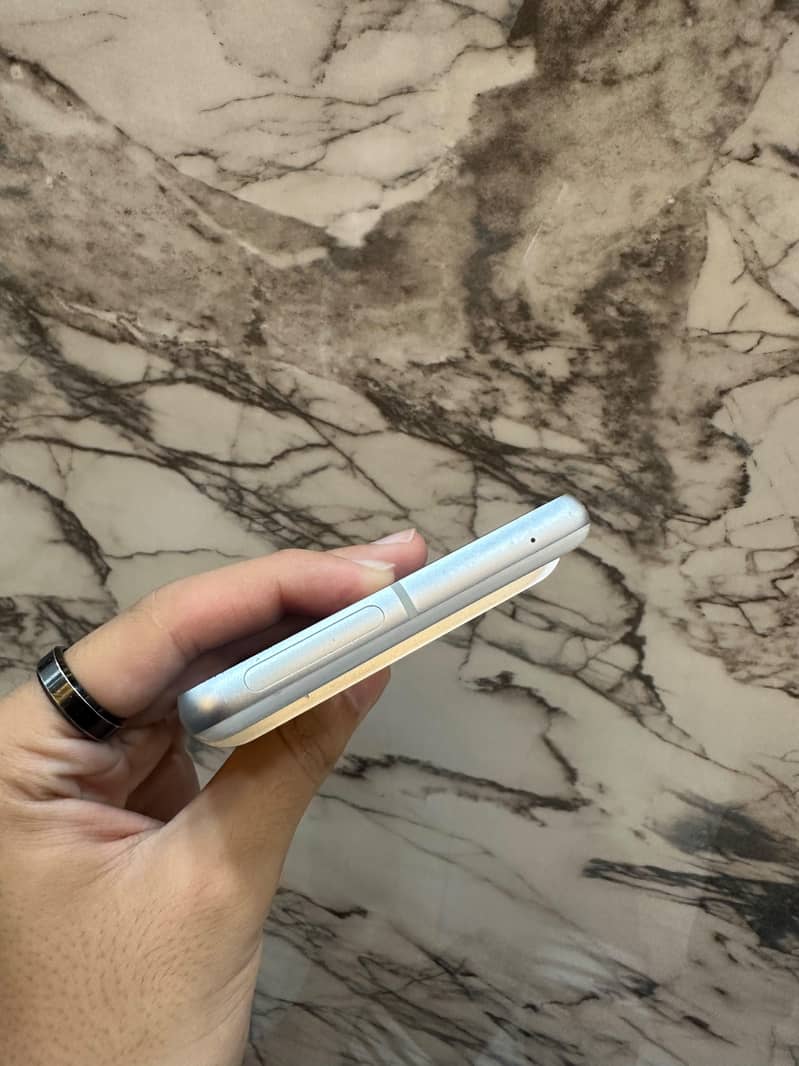 Google Pixel 7 5