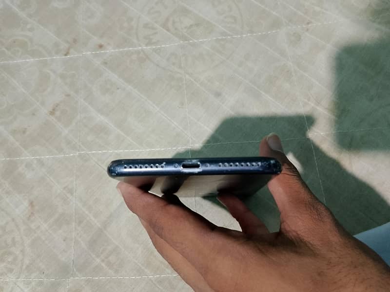 Apple iPhone 7 Plus 4