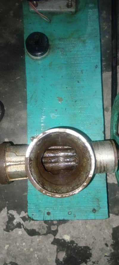 Heavy Duty Qeema Machine / Meat Grinder - Bohat Achhi Halat Mein