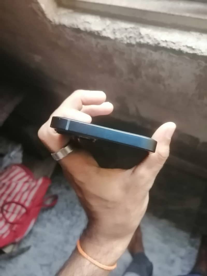 Apple iPhone 13 4