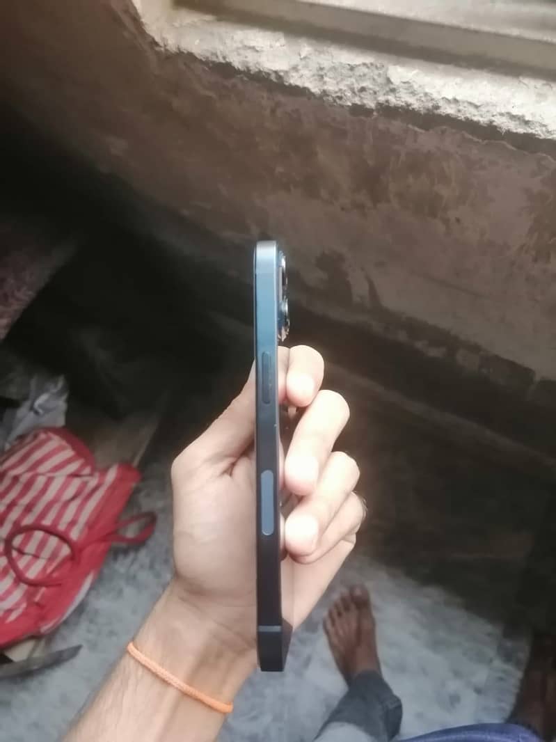 Apple iPhone 13 6