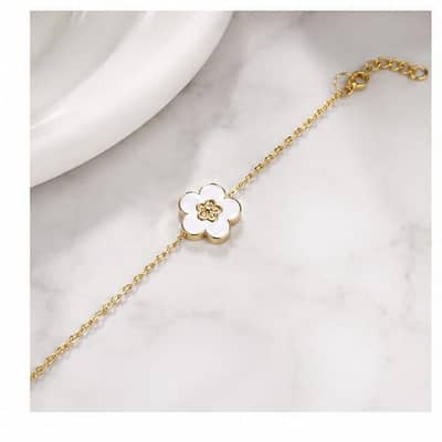 Elegant Gold-Plated Stainless Steel Flower Charm Bracelet