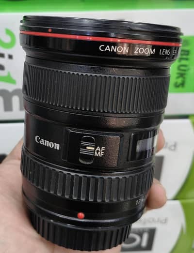 Canon 17-40mm f4L full frame lens fresh condition
