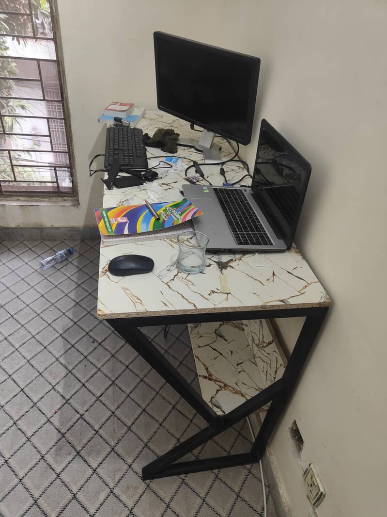 office , gaming computer  table 1
