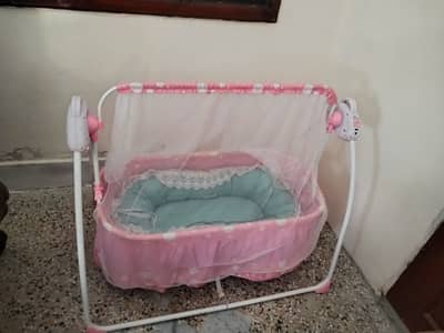 Electric baby swing