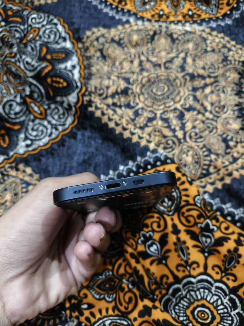 Apple iPhone 12 3