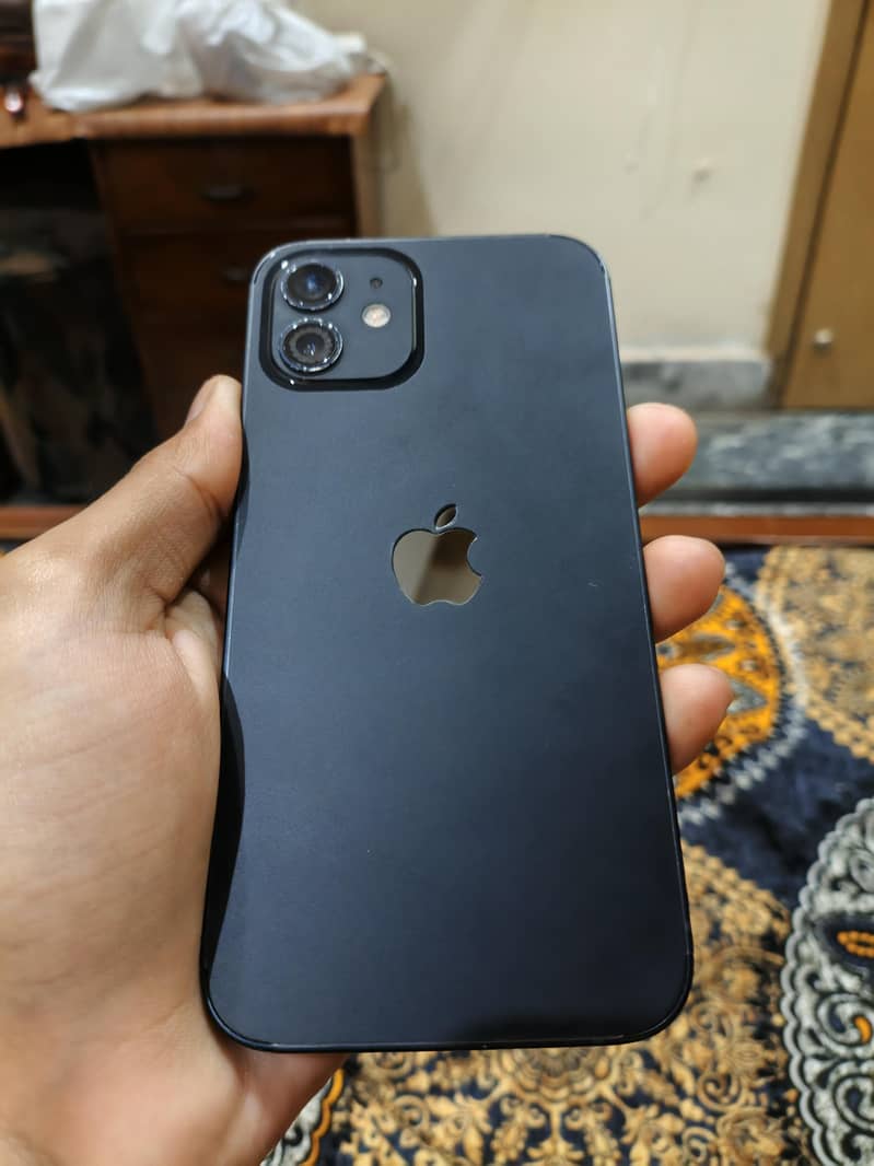 Apple iPhone 12 4