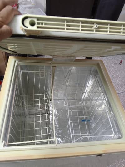 Dawlance deep freezer