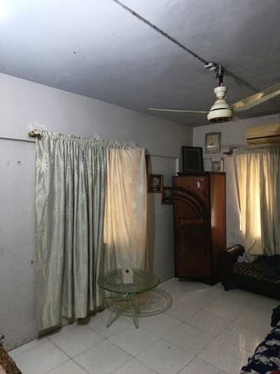 4 rooms han ek louch han or 1 kitchen han do washroom han or ek coredo