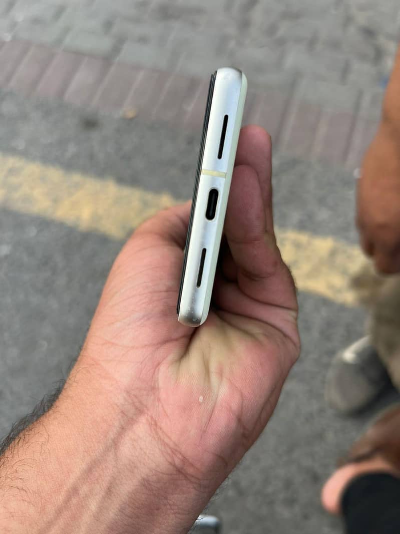 Google Pixel 7 4