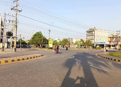 Prime Location Commercial Plot Sized 2 Marla Available In Central Park - Block A1