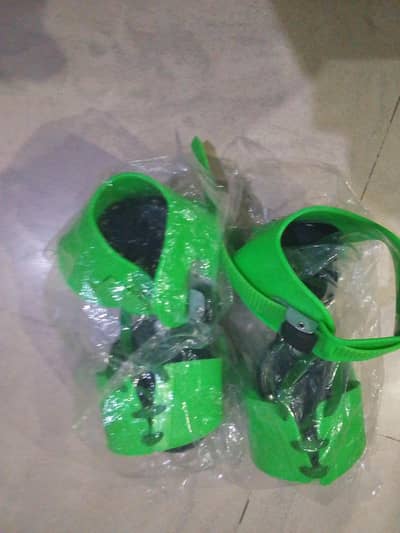 skates brand  new