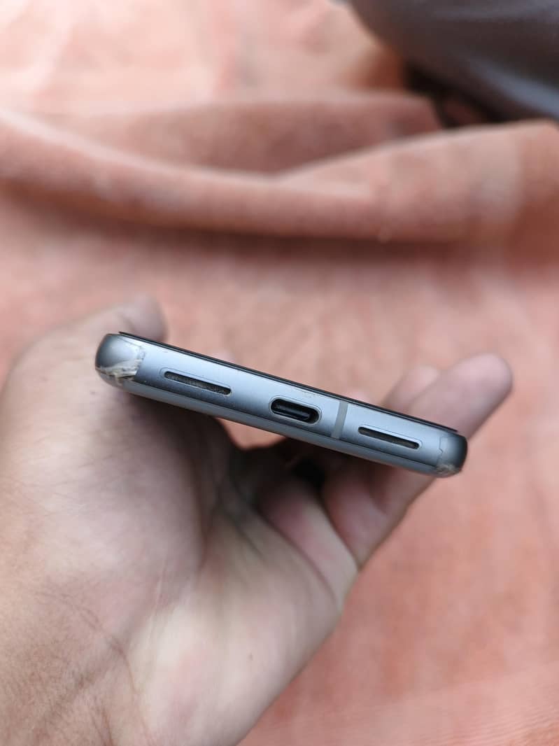Google Pixel 8 4
