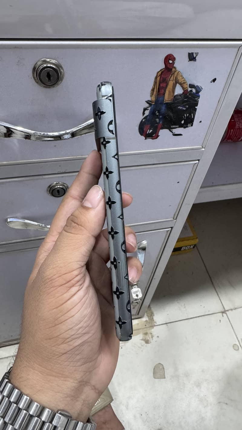Google Pixel 8 4
