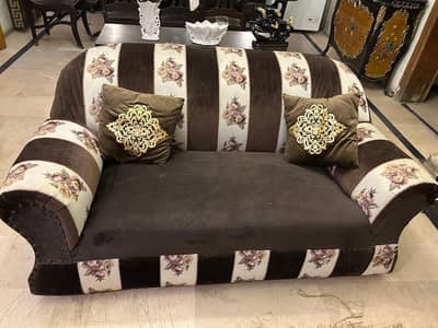 7 seater  embroidery sofa set . good quality 9/10
