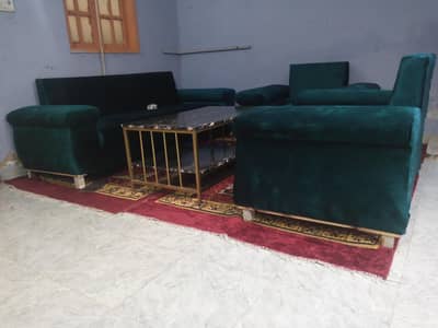 5-seater sofa set in elegant velvet fabric. Comfortable, sturdy, and