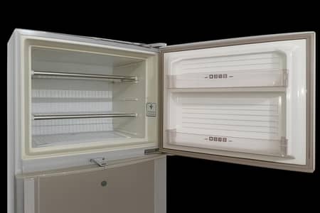 dawlance 14 cubic  feet refrigerator with free fridge base