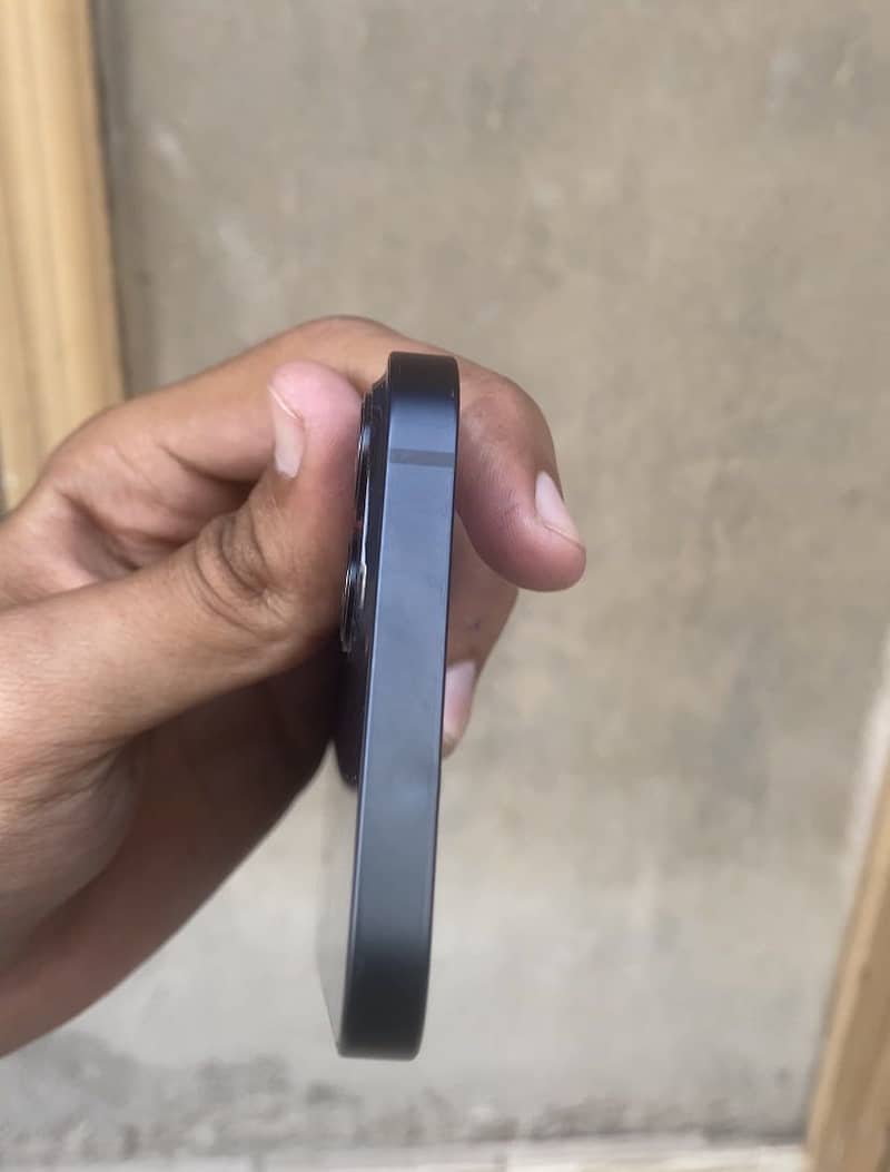 Apple iPhone 13 (simple) 4
