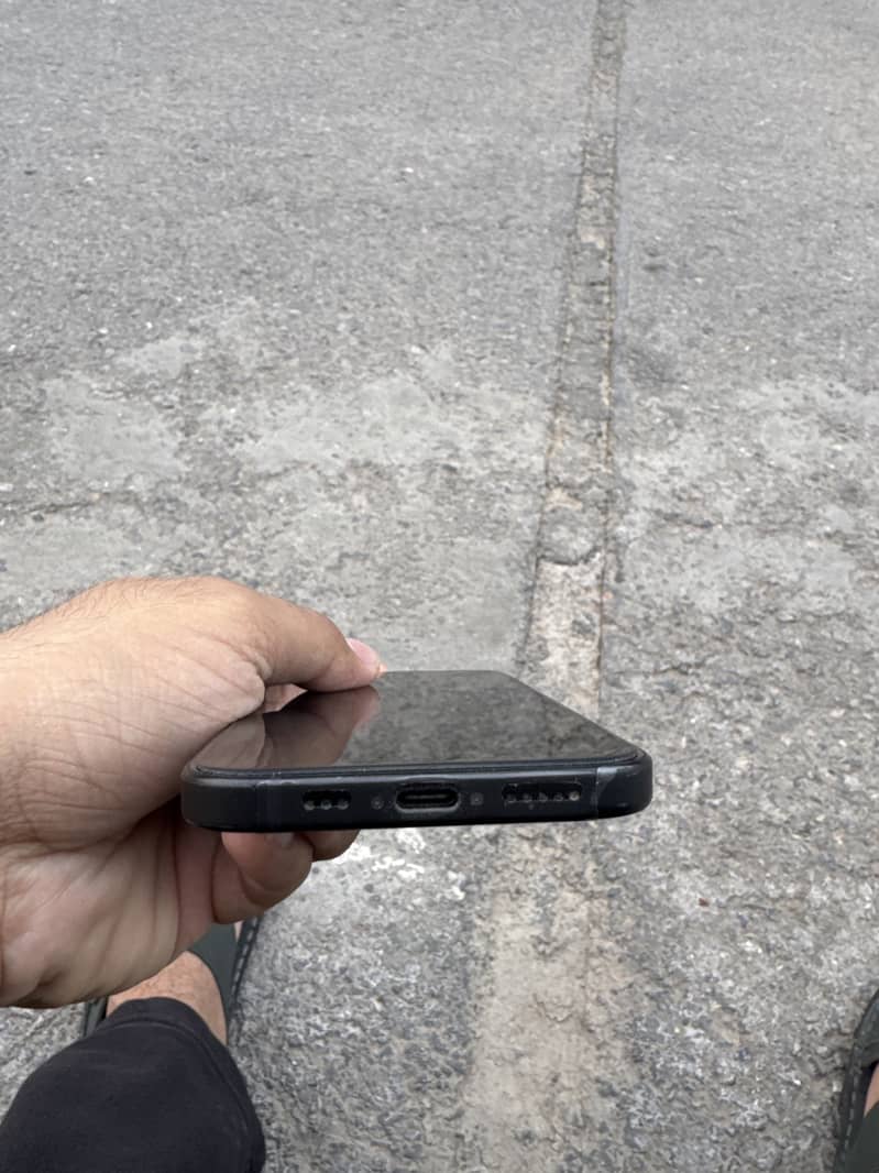 Apple iPhone 15 4