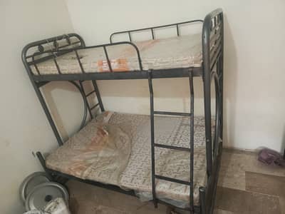 double bed Adult and children dono  use kr sakte hain