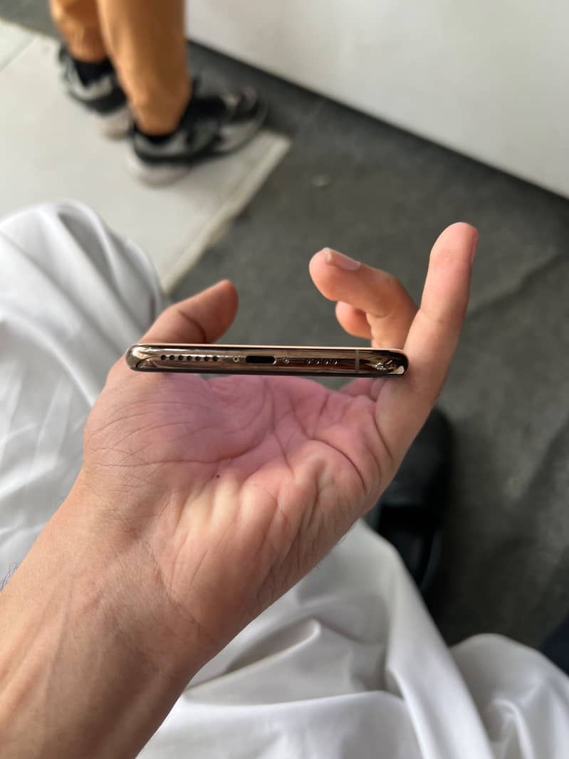 Apple iPhone X 3
