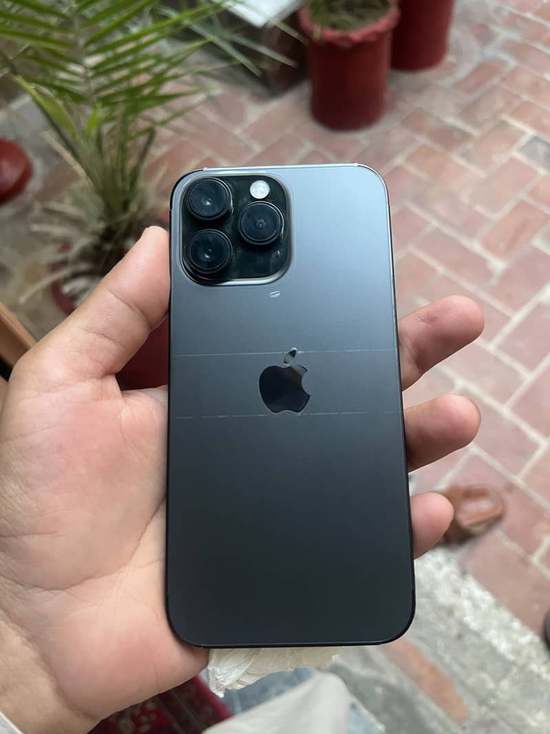 Apple iPhone 14 Pro Max 1