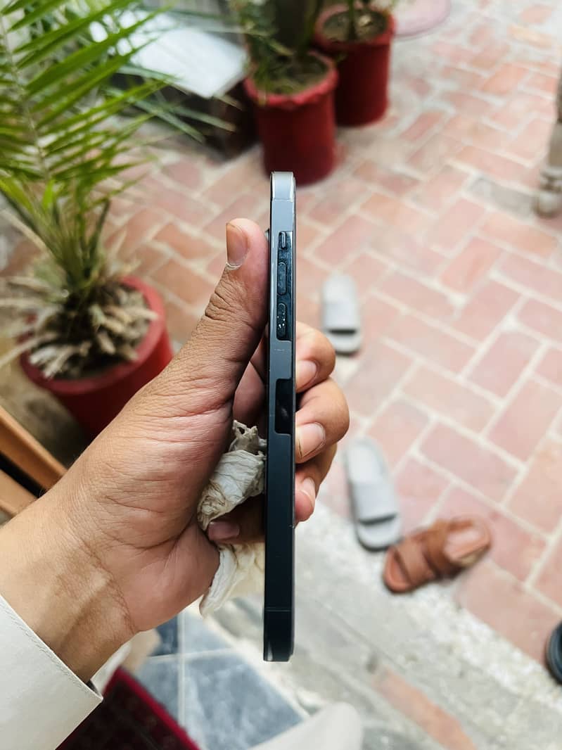 Apple iPhone 14 Pro Max 3