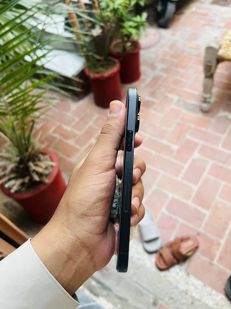 Apple iPhone 14 Pro Max 4