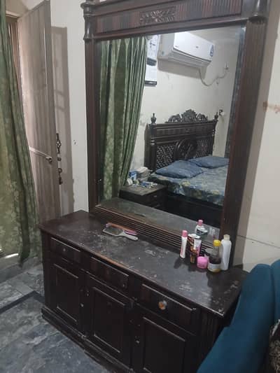 dressing table