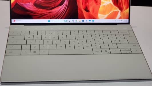  Dell XPS 9340 | Core Ultra 7 155H | 16GB LPDDR5X | Intel Arc  |