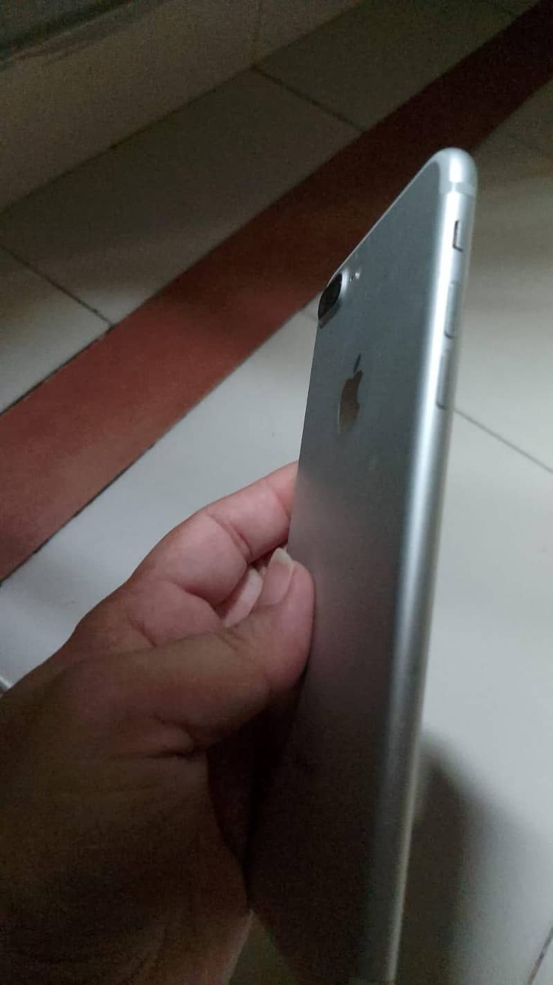 Apple iPhone 7 Plus 1